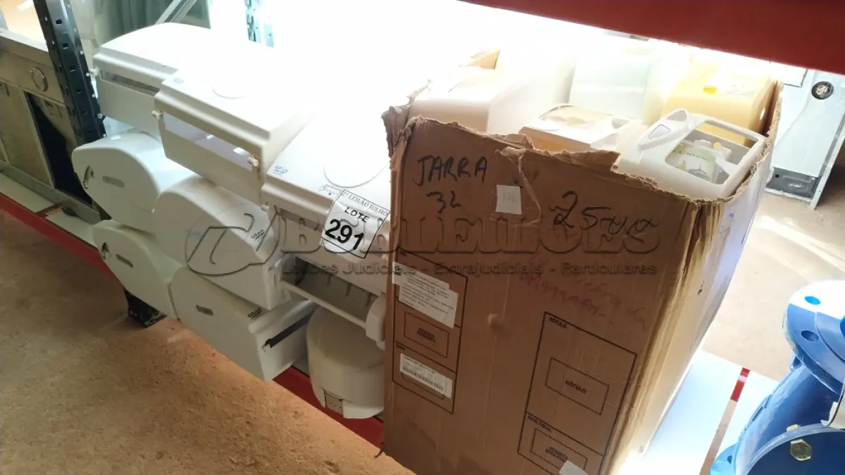 LOTE 291 - 01  LOTE COM GRANDE QUANTIDADE DE DISPENSES PARA PAPEL E SABÃO. (NO ESTADO) ATENÇÃO! FAZER A VISITAÇÃO ANTES DE ARREMATAR, NÃO SABEMOS SE FUNCIONA. LEILÃO NÃO TEM GARANTIA E NEM DEVOLUÇÃO, SUJEITO A POSSÍVEIS AVARIAS VISÍVEIS/OCULTAS E/OU AUSÊNCIA DE COMPONENTES.