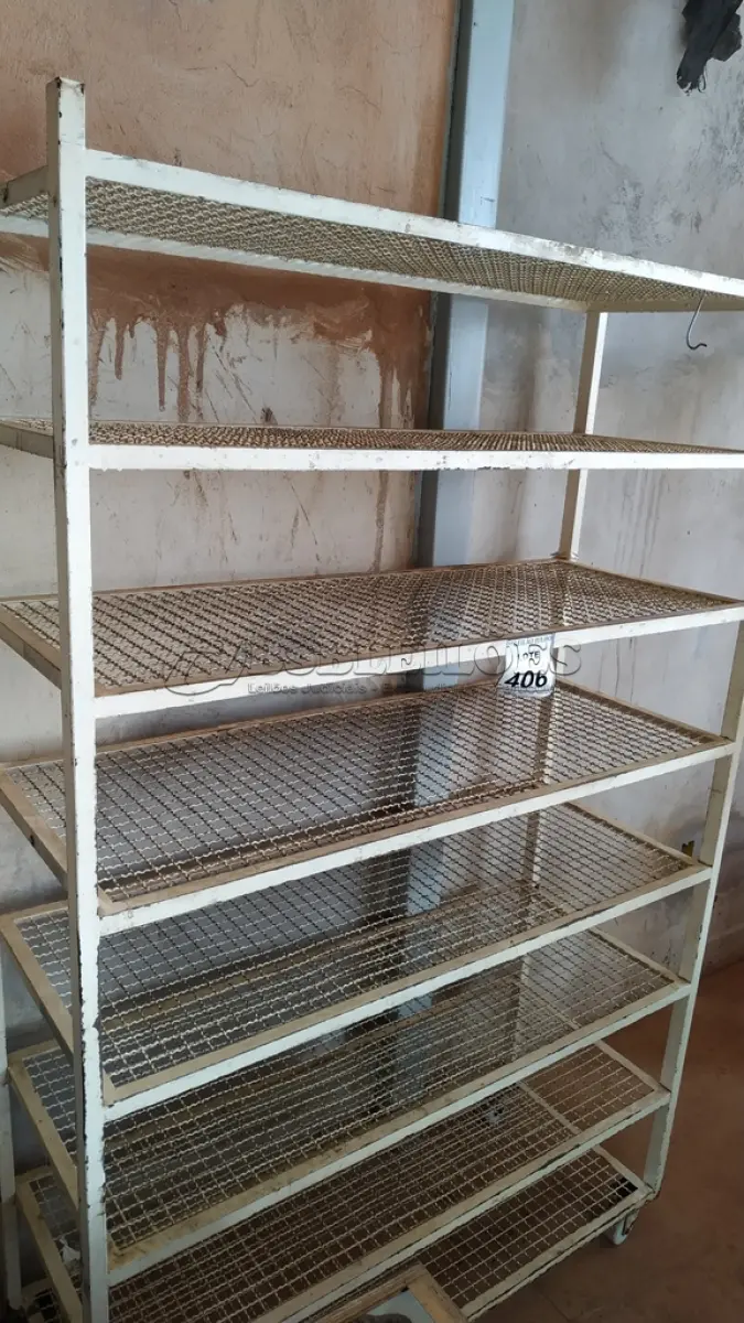 LOTE 406 - 01 ESTANTE DE FERRO. (NO ESTADO) ATENÇÃO! FAZER A VISITAÇÃO ANTES DE ARREMATAR, NÃO SABEMOS SE FUNCIONA. LEILÃO NÃO TEM GARANTIA E NEM DEVOLUÇÃO, SUJEITO A POSSÍVEIS AVARIAS VISÍVEIS/OCULTAS E/OU AUSÊNCIA DE COMPONENTES.