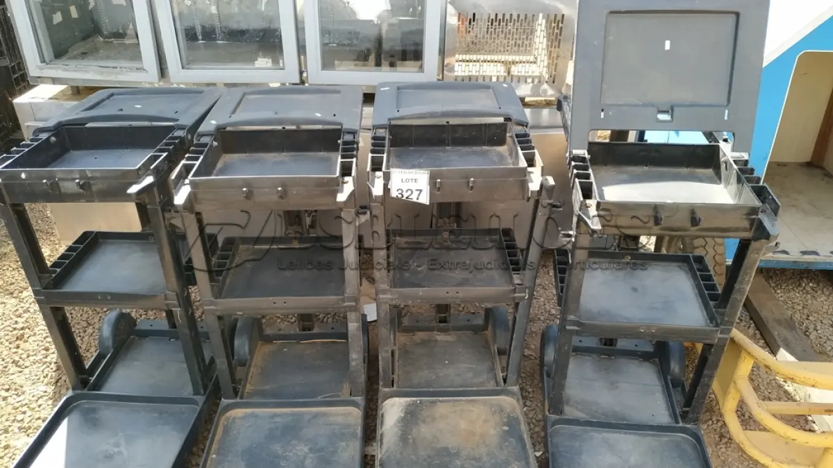 LOTE 327 - 04 CARRINHOS DE LIMPEZA INCOMPLETO. (NO ESTADO) ATENÇÃO! FAZER A VISITAÇÃO ANTES DE ARREMATAR, NÃO SABEMOS SE FUNCIONA. LEILÃO NÃO TEM GARANTIA E NEM DEVOLUÇÃO, SUJEITO A POSSÍVEIS AVARIAS VISÍVEIS/OCULTAS E/OU AUSÊNCIA DE COMPONENTES.