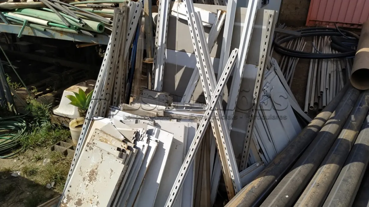 LOTE 325 - 01 LOTE COM VÁRIAS PEÇAS DE GÔNDOLAS DESMONTADAS. (NO ESTADO) ATENÇÃO! FAZER A VISITAÇÃO ANTES DE ARREMATAR, NÃO SABEMOS SE FUNCIONA. LEILÃO NÃO TEM GARANTIA E NEM DEVOLUÇÃO, SUJEITO A POSSÍVEIS AVARIAS VISÍVEIS/OCULTAS E/OU AUSÊNCIA DE COMPONENTES.