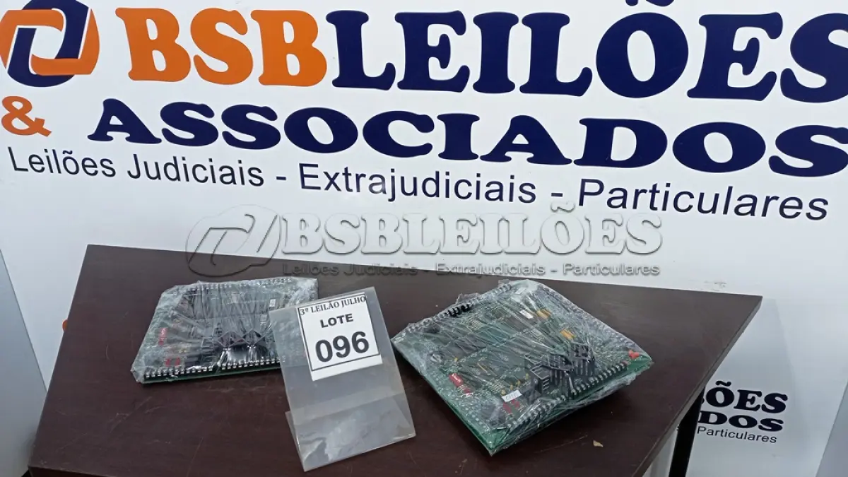 LOTE 096 - 02 PLACAS MÃE. (NO ESTADO) ATENÇÃO! FAZER A VISITAÇÃO ANTES DE ARREMATAR, NÃO SABEMOS SE FUNCIONA, LEILÃO NÃO TEM GARANTIA E NEM DEVOLUÇÃO, SUJEITO A POSSÍVEIS AVARIAS VISÍVEIS/OCULTAS E/OU AUSÊNCIA DE COMPONENTES.