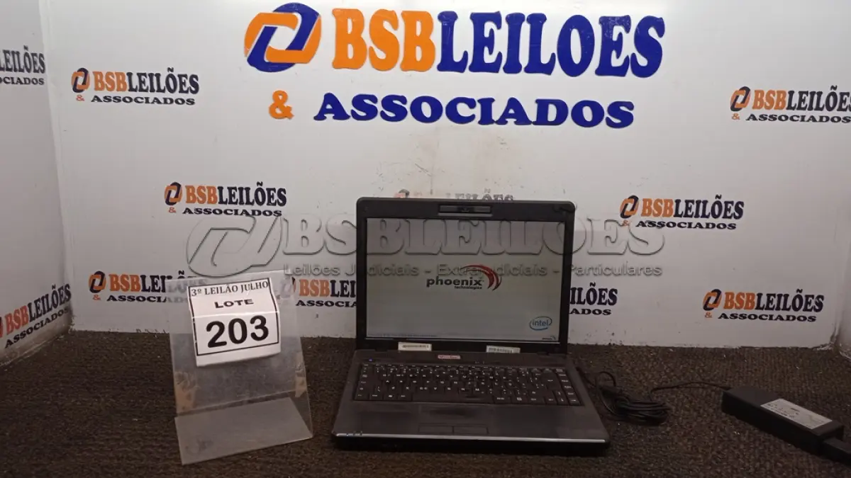 LOTE 203 - 01 NOTEBOOK MARCA VECTOR COM FONTE.  (NO ESTADO) ATENÇÃO! FAZER A VISITAÇÃO ANTES DE ARREMATAR, NÃO SABEMOS SE FUNCIONA. LEILÃO NÃO TEM GARANTIA E NEM DEVOLUÇÃO, SUJEITO A POSSÍVEIS AVARIAS VISÍVEIS/OCULTAS E/OU AUSÊNCIA DE COMPONENTES.
