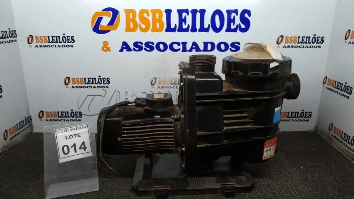 LOTE 014 - 01 BOMBA COM PRÉ FILTRO DE PISCINA. (NO ESTADO) ATENÇÃO! FAZER A VISITAÇÃO ANTES DE ARREMATAR, NÃO SABEMOS SE FUNCIONA, LEILÃO NÃO TEM GARANTIA E NEM DEVOLUÇÃO, SUJEITO A POSSÍVEIS AVARIAS VISÍVEIS/OCULTAS E/OU AUSÊNCIA DE COMPONENTES.