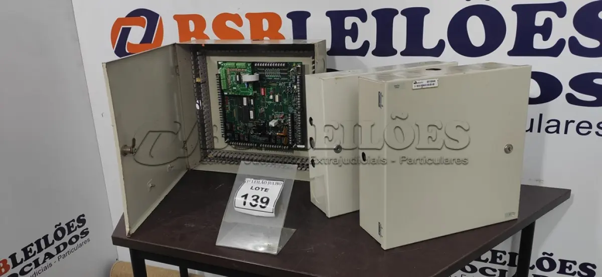 LOTE 139 - 03 QUADROS DE DISTRIBUIÇÃO. (NO ESTADO) ATENÇÃO! FAZER A VISITAÇÃO ANTES DE ARREMATAR, NÃO SABEMOS SE FUNCIONA, LEILÃO NÃO TEM GARANTIA E NEM DEVOLUÇÃO, SUJEITO A POSSÍVEIS AVARIAS VISÍVEIS/OCULTAS E/OU AUSÊNCIA DE COMPONENTES.
