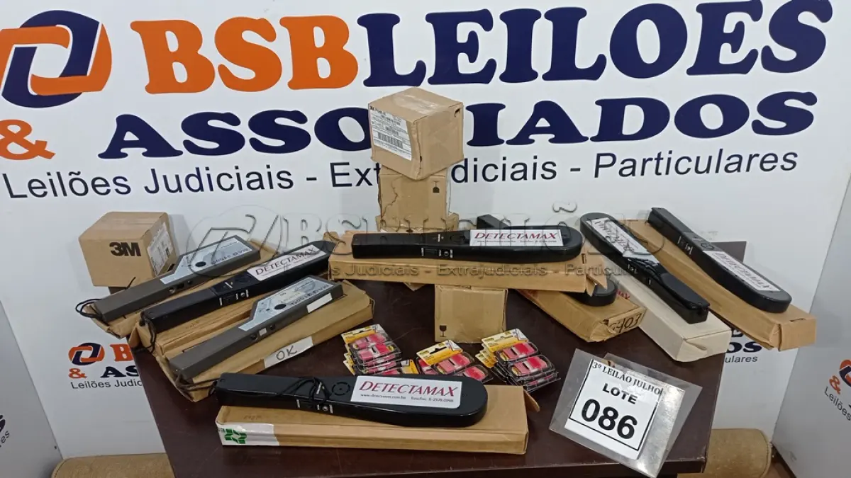 LOTE 086 - 07 DETECTORES DE METAL E 02 CAIXAS DE MARCADORES ADESIVOS. (NO ESTADO) ATENÇÃO! FAZER A VISITAÇÃO ANTES DE ARREMATAR, NÃO SABEMOS SE FUNCIONA, LEILÃO NÃO TEM GARANTIA E NEM DEVOLUÇÃO, SUJEITO A POSSÍVEIS AVARIAS VISÍVEIS/OCULTAS E/OU AUSÊNCIA DE COMPONENTES.