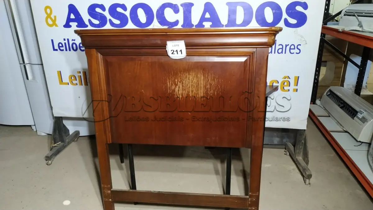 LOTE 211 - 01 CABECEIRA DE CAMA. (NO ESTADO EM QUE SE ENCONTRA. SUJEITO A AVARIAS OCULTAS/VISÍVEIS.)  BF8593U