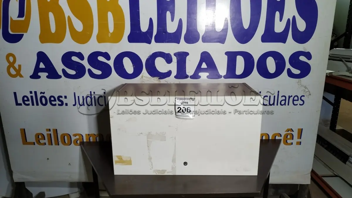 LOTE 206 - 01 ARMÁRIO SUSPENSO.  (NO ESTADO EM QUE SE ENCONTRA. SUJEITO A AVARIAS OCULTAS/VISÍVEIS.)