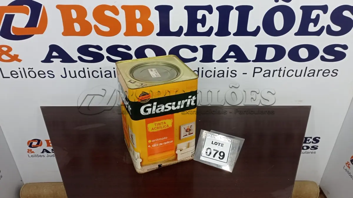 LOTE 079 - 01 LATA DE TINTA ACRÍLICA 18L NA COR FOSCO PALHA MARCA GLASURIT. (NO ESTADO) ATENÇÃO! FAZER A VISITAÇÃO ANTES DE ARREMATAR, NÃO SABEMOS SE FUNCIONA, LEILÃO NÃO TEM GARANTIA E NEM DEVOLUÇÃO, SUJEITO A POSSÍVEIS AVARIAS VISÍVEIS/OCULTAS E/OU AUSÊNCIA DE COMPONENTES.