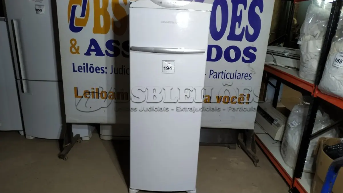 LOTE 194 - 01 FREEZER VERTICAL BRASTEMP 220V. (NO ESTADO EM QUE SE ENCONTRA. SUJEITO A AVARIAS OCULTAS/VISÍVEIS.)  AV9814Y