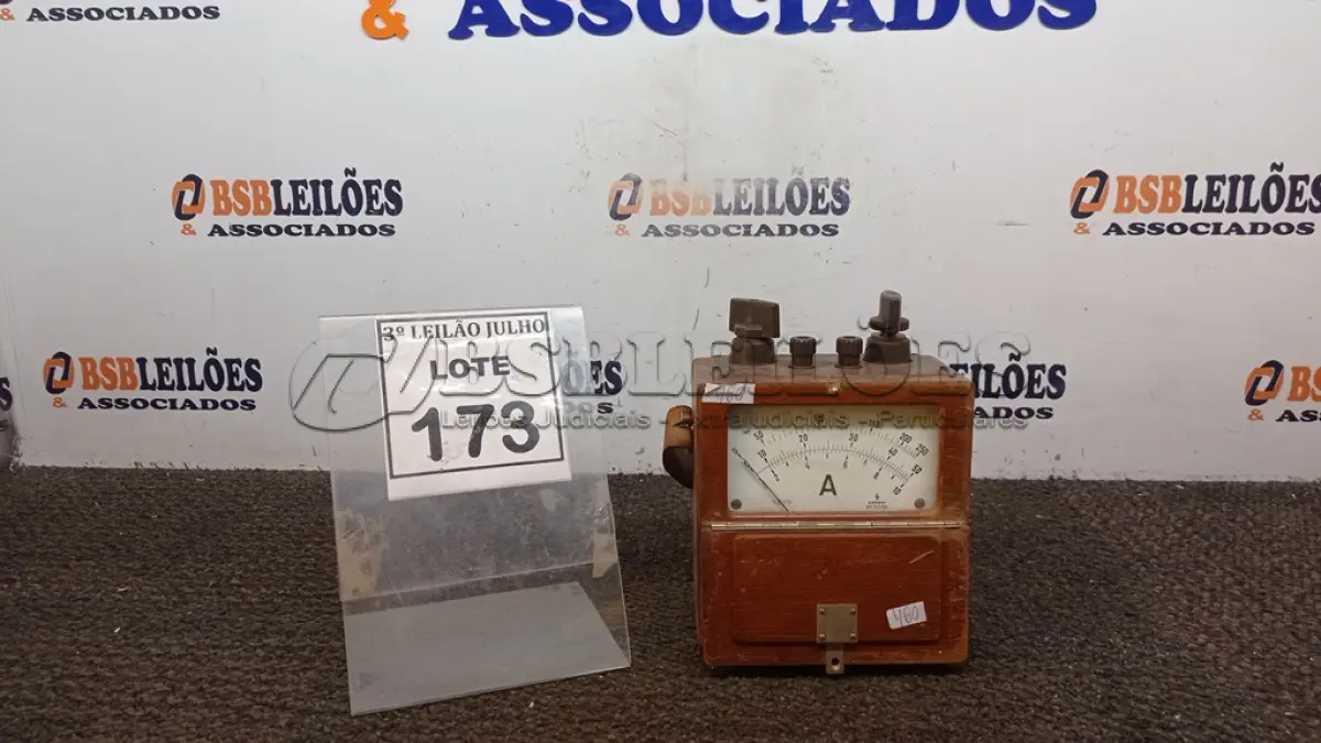 LOTE 173 - 01 MULTÍMETRO ANTIGO. (NO ESTADO) ATENÇÃO! FAZER A VISITAÇÃO ANTES DE ARREMATAR, NÃO SABEMOS SE FUNCIONA, LEILÃO NÃO TEM GARANTIA E NEM DEVOLUÇÃO, SUJEITO A POSSÍVEIS AVARIAS VISÍVEIS/OCULTAS E/OU AUSÊNCIA DE COMPONENTES.