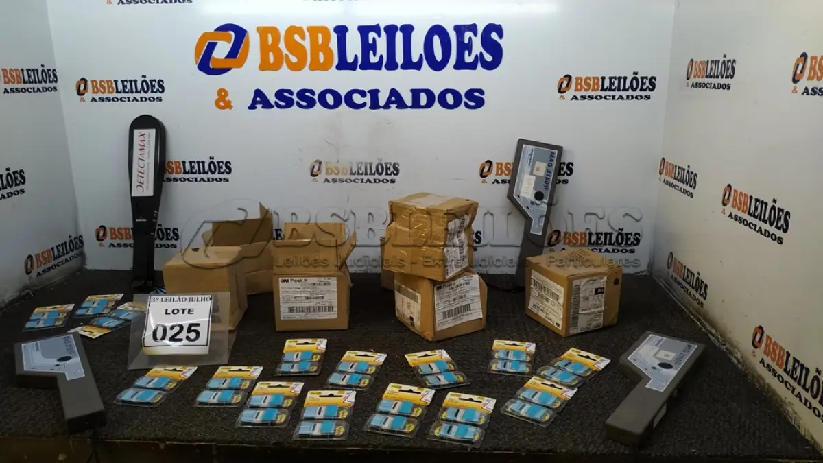LOTE 025 - 04 DETECTORES DE METAL E GRANDE QUANTIDADE DE MARCADORES ADESIVOS. (NO ESTADO) ATENÇÃO! FAZER A VISITAÇÃO ANTES DE ARREMATAR, NÃO SABEMOS SE FUNCIONA, LEILÃO NÃO TEM GARANTIA E NEM DEVOLUÇÃO, SUJEITO A POSSÍVEIS AVARIAS VISÍVEIS/OCULTAS E/OU AUSÊNCIA DE COMPONENTES.