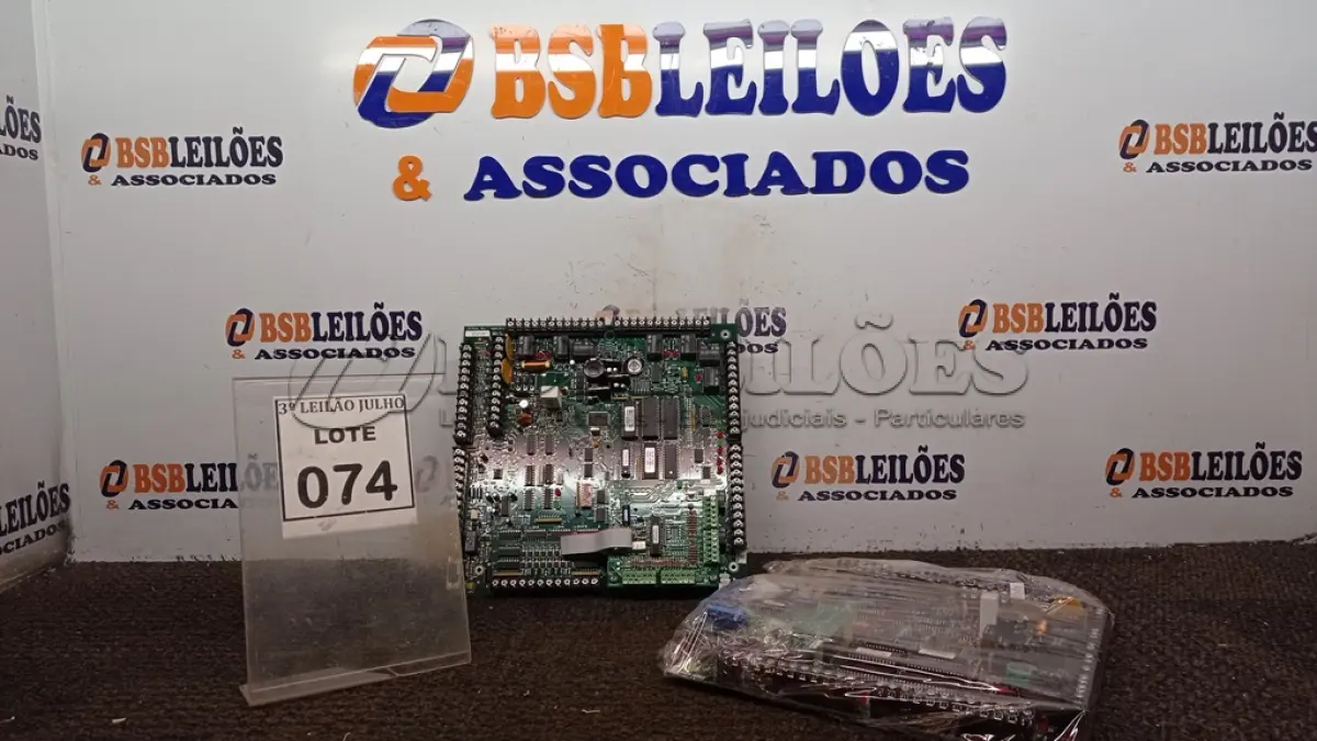 LOTE 074 - 02 PLACAS MÃE. (NO ESTADO) ATENÇÃO! FAZER A VISITAÇÃO ANTES DE ARREMATAR, NÃO SABEMOS SE FUNCIONA, LEILÃO NÃO TEM GARANTIA E NEM DEVOLUÇÃO, SUJEITO A POSSÍVEIS AVARIAS VISÍVEIS/OCULTAS E/OU AUSÊNCIA DE COMPONENTES.
