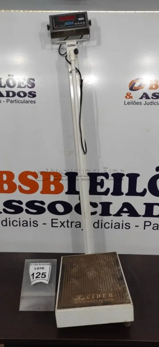 LOTE 125 - 01 BALANÇA CORPORAL MARCA LÍDER. (NO ESTADO) ATENÇÃO! FAZER A VISITAÇÃO ANTES DE ARREMATAR, NÃO SABEMOS SE FUNCIONA, LEILÃO NÃO TEM GARANTIA E NEM DEVOLUÇÃO, SUJEITO A POSSÍVEIS AVARIAS VISÍVEIS/OCULTAS E/OU AUSÊNCIA DE COMPONENTES.