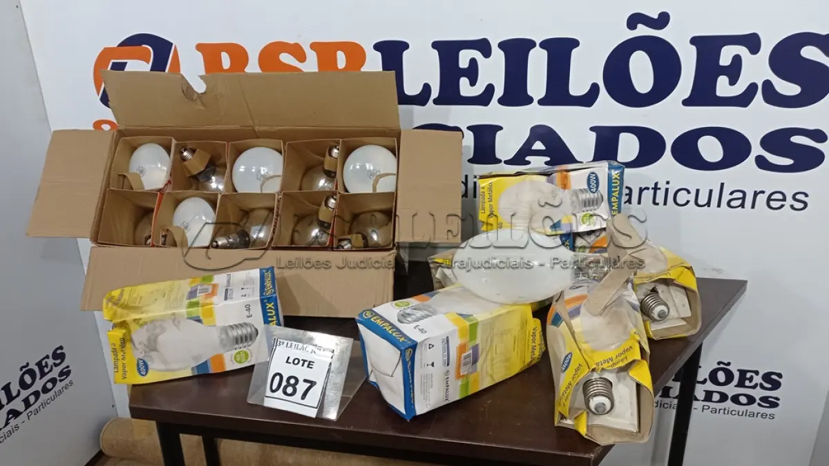 LOTE 087 - 10 LÂMPADAS INFRAVERMELHA MARCA PHILIPS E 06 LÂMPADAS A VAPOR METÁLICO 400W MARCA EMPALUX. (NO ESTADO) ATENÇÃO! FAZER A VISITAÇÃO ANTES DE ARREMATAR, NÃO SABEMOS SE FUNCIONA, LEILÃO NÃO TEM GARANTIA E NEM DEVOLUÇÃO, SUJEITO A POSSÍVEIS AVARIAS VISÍVEIS/OCULTAS E/OU AUSÊNCIA DE COMPONENTES.