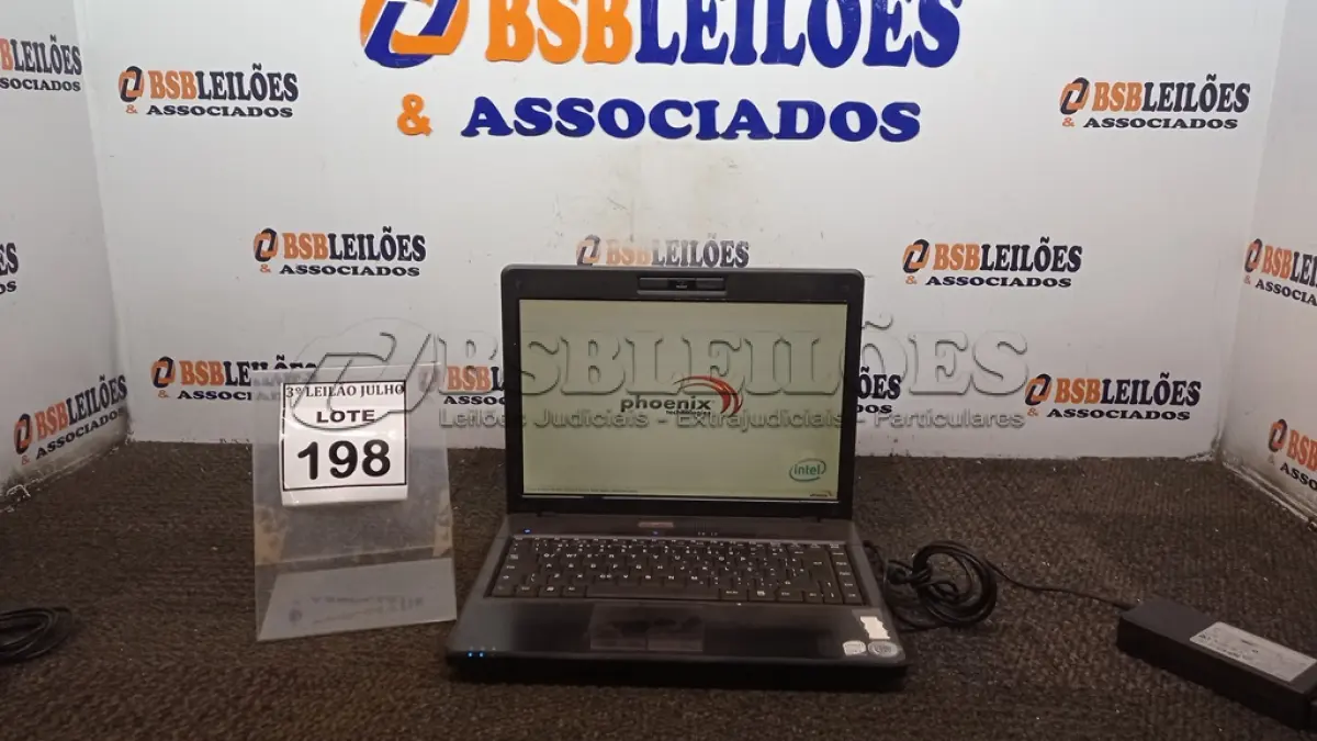 LOTE 198 - 01 NOTEBOOK MARCA VECTOR COM FONTE.  (NO ESTADO) ATENÇÃO! FAZER A VISITAÇÃO ANTES DE ARREMATAR, NÃO SABEMOS SE FUNCIONA. LEILÃO NÃO TEM GARANTIA E NEM DEVOLUÇÃO, SUJEITO A POSSÍVEIS AVARIAS VISÍVEIS/OCULTAS E/OU AUSÊNCIA DE COMPONENTES.