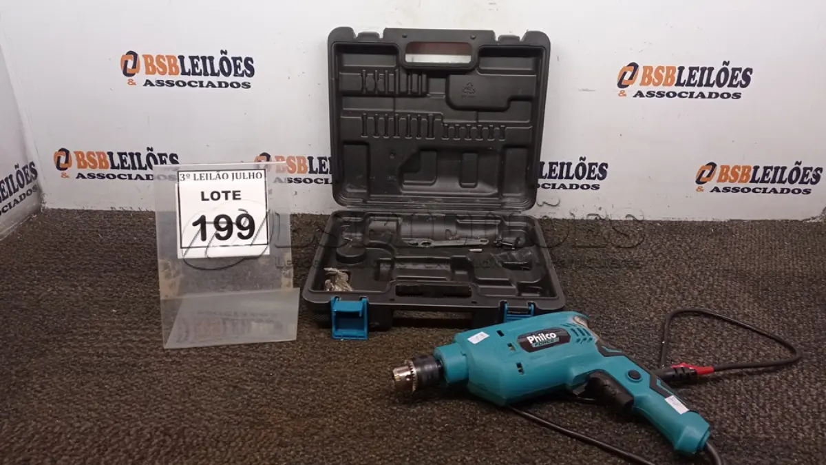 LOTE 199 - 01 FURADEIRA PHILCO FORCE COM MALETA. (NO ESTADO) ATENÇÃO! FAZER A VISITAÇÃO ANTES DE ARREMATAR, NÃO SABEMOS SE FUNCIONA, LEILÃO NÃO TEM GARANTIA E NEM DEVOLUÇÃO, SUJEITO A POSSÍVEIS AVARIAS VISÍVEIS/OCULTAS E/OU AUSÊNCIA DE COMPONENTES.