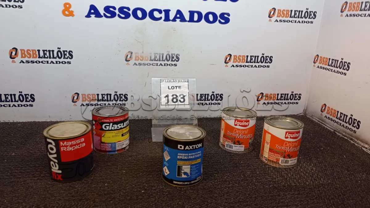 LOTE 183 - 02 LATAS DE ESMALTE SINTÉTICO 900ML CADA COR MARROM CONHAQUE MARCA IQUINE, 01 LATA DE ESMALTE SINTÉTICO 900ML NA COR FOSCO GRAFITE ESCURO MARCA GLASURIT, 01 LATA DE ADESIVO ESTRUTURAL EPÓXI PASTOSO 1KG MARCA AXTON E 01 LATA DE MASSA RÁPIDA 1,25KG MARCA ROYAL . (NO ESTADO) ATENÇÃO! FAZER A VISITAÇÃO ANTES DE ARREMATAR, NÃO SABEMOS SE FUNCIONA, LEILÃO NÃO TEM GARANTIA E NEM DEVOLUÇÃO, SUJEITO A POSSÍVEIS AVARIAS VISÍVEIS/OCULTAS E/OU AUSÊNCIA DE COMPONENTES.