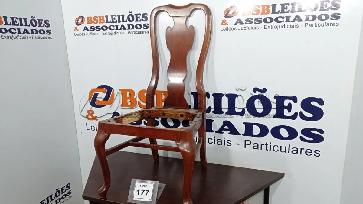 LOTE 177 - 01 CADEIRA DE JANTAR. (NO ESTADO EM QUE SE ENCONTRA. SUJEITO A AVARIAS OCULTAS/VISÍVEIS.)  BF8597E