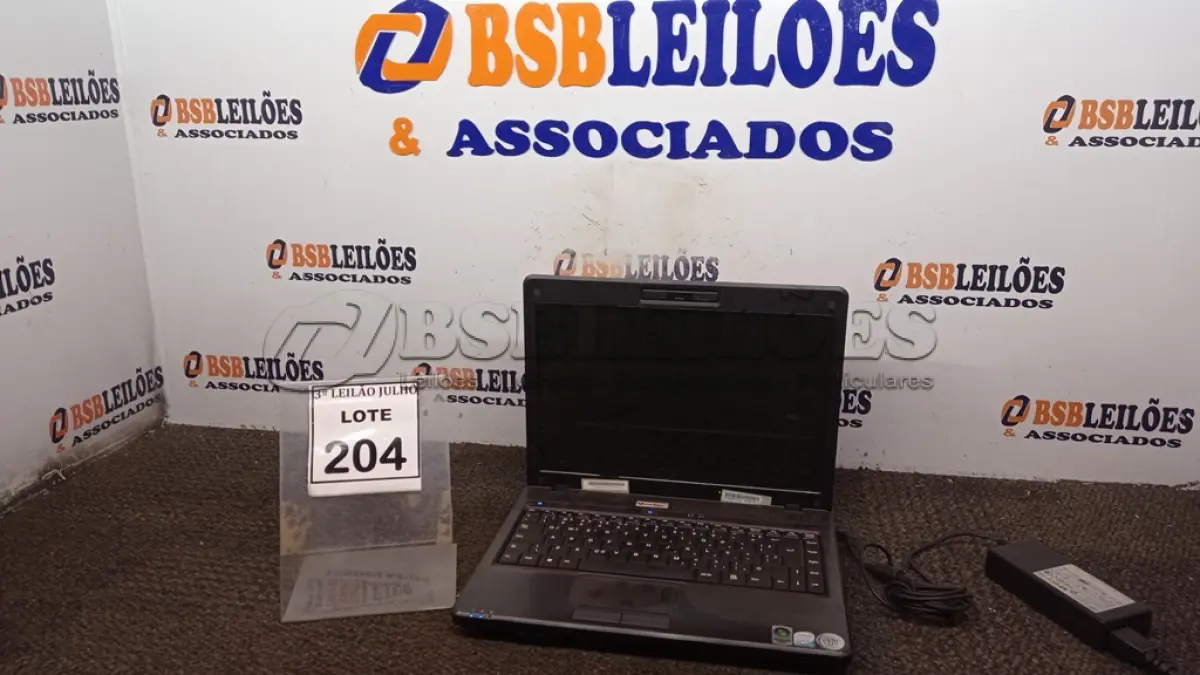 LOTE 204 - 01 NOTEBOOK MARCA VECTOR COM FONTE.  (NO ESTADO) ATENÇÃO! FAZER A VISITAÇÃO ANTES DE ARREMATAR, NÃO SABEMOS SE FUNCIONA. LEILÃO NÃO TEM GARANTIA E NEM DEVOLUÇÃO, SUJEITO A POSSÍVEIS AVARIAS VISÍVEIS/OCULTAS E/OU AUSÊNCIA DE COMPONENTES.