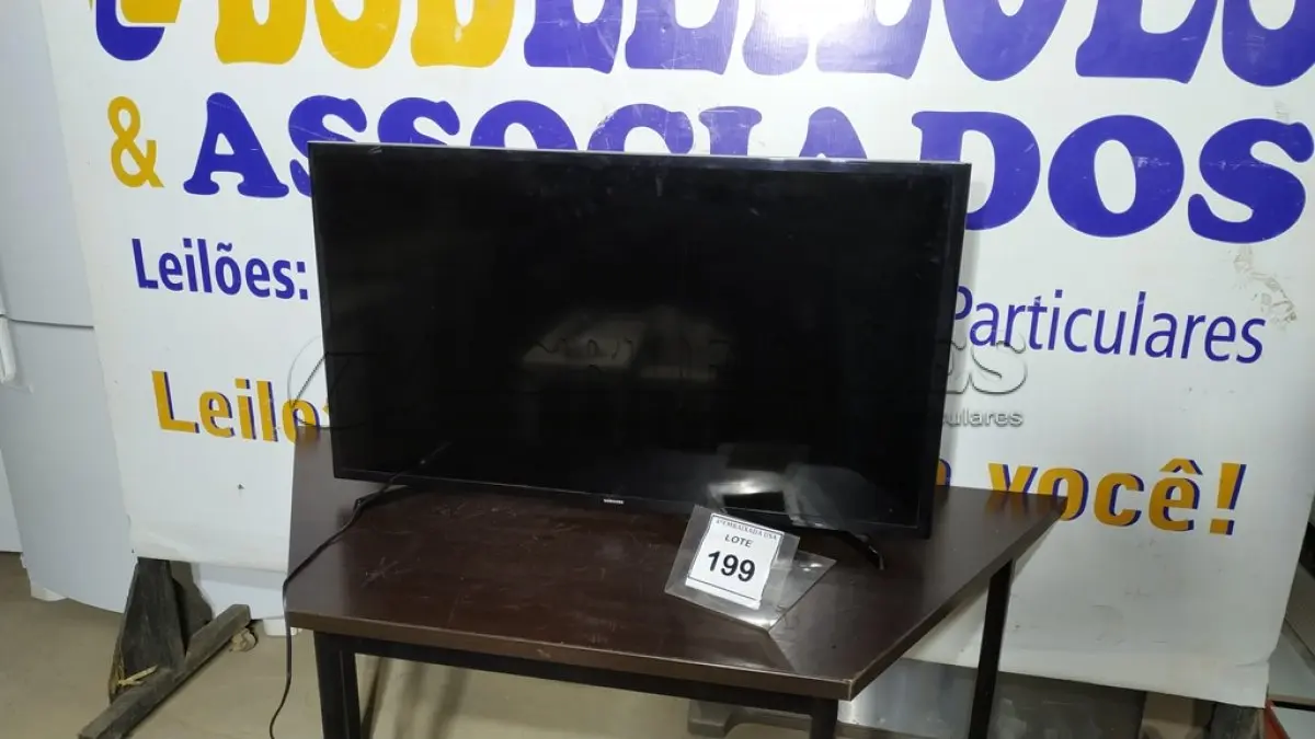 LOTE 199 - 01 SMART TV SAMSUNG 40”. (NO ESTADO EM QUE SE ENCONTRA. SUJEITO A AVARIAS OCULTAS/VISÍVEIS.)  AV9411C