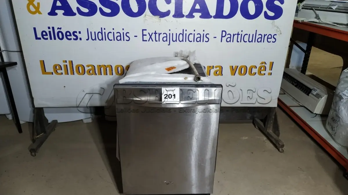 LOTE 201 - 01 LAVA LOUÇA WHIRPOOL 127V. (NO ESTADO EM QUE SE ENCONTRA. SUJEITO A AVARIAS OCULTAS/VISÍVEIS.)  AV9629Y