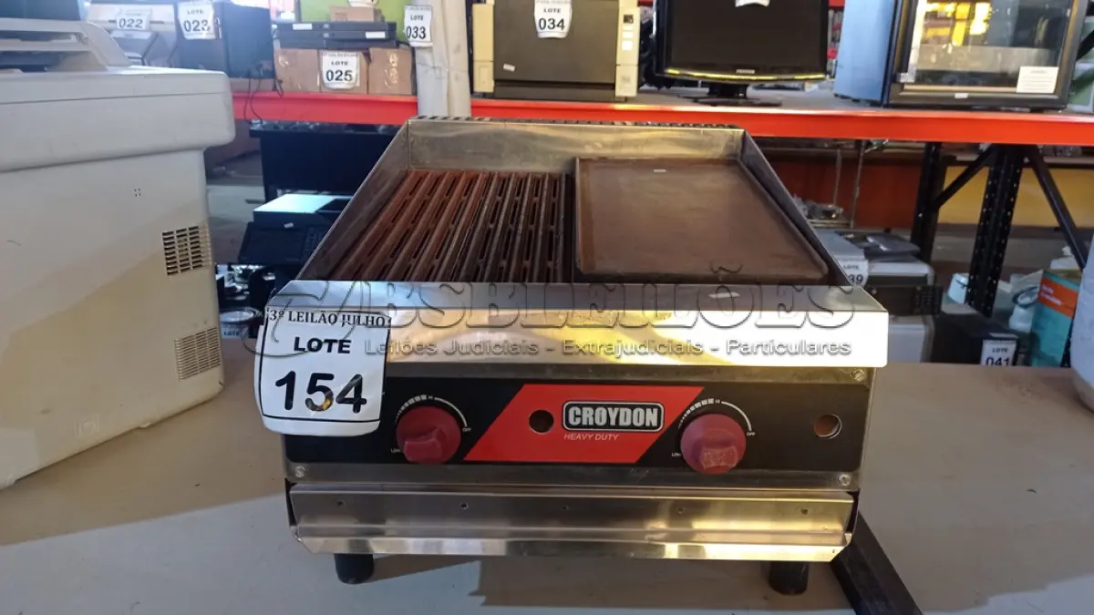 LOTE 154 - 01 CHAPA INDUSTRIAL A GÁS MARCA CROYDON. (NO ESTADO) ATENÇÃO! FAZER A VISITAÇÃO ANTES DE ARREMATAR, NÃO SABEMOS SE FUNCIONA, LEILÃO NÃO TEM GARANTIA E NEM DEVOLUÇÃO, SUJEITO A POSSÍVEIS AVARIAS VISÍVEIS/OCULTAS E/OU AUSÊNCIA DE COMPONENTES.