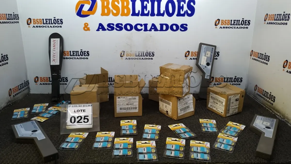 LOTE 025 - 04 DETECTORES DE METAL E GRANDE QUANTIDADE DE MARCADORES ADESIVOS. (NO ESTADO) ATENÇÃO! FAZER A VISITAÇÃO ANTES DE ARREMATAR, NÃO SABEMOS SE FUNCIONA, LEILÃO NÃO TEM GARANTIA E NEM DEVOLUÇÃO, SUJEITO A POSSÍVEIS AVARIAS VISÍVEIS/OCULTAS E/OU AUSÊNCIA DE COMPONENTES.