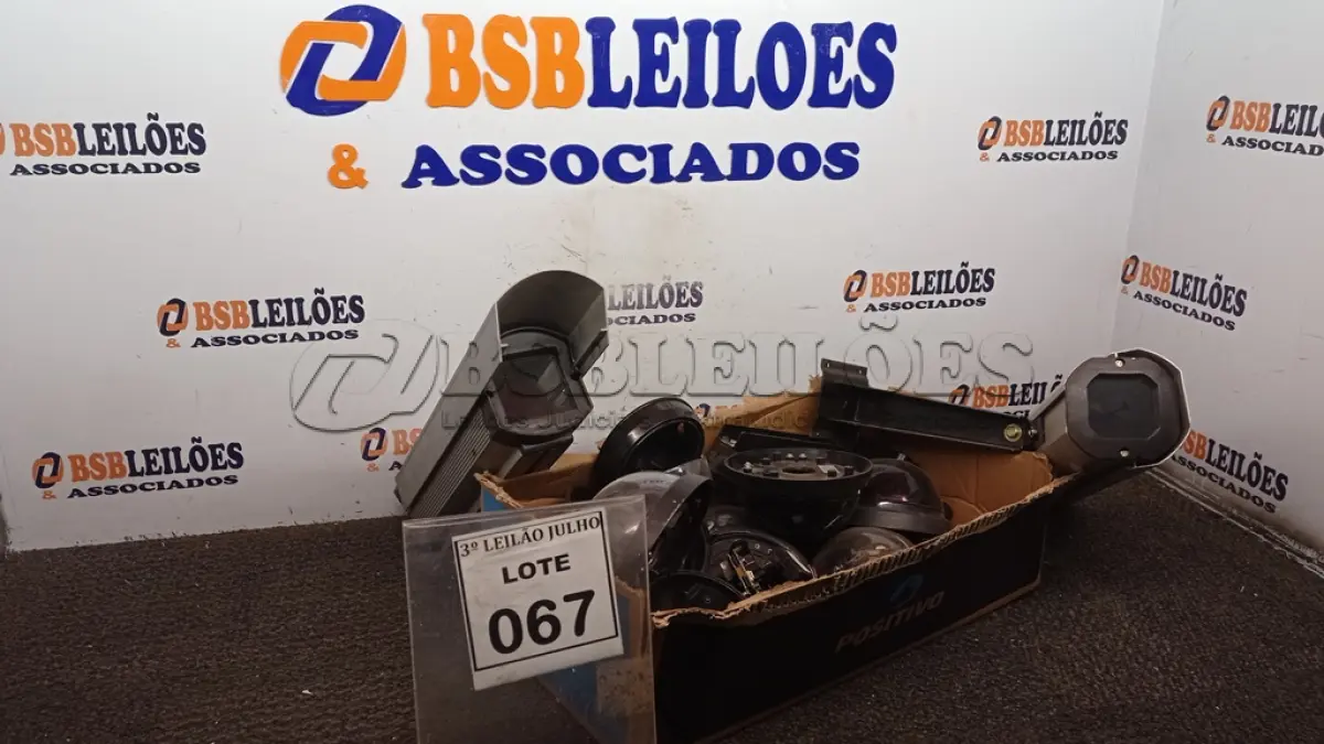 LOTE 067 - 01 LOTE COM VÁRIOS ACESSÓRIOS PARA CÂMERAS DE MONITORAMENTO. (NO ESTADO) ATENÇÃO! FAZER A VISITAÇÃO ANTES DE ARREMATAR, NÃO SABEMOS SE FUNCIONA, LEILÃO NÃO TEM GARANTIA E NEM DEVOLUÇÃO, SUJEITO A POSSÍVEIS AVARIAS VISÍVEIS/OCULTAS E/OU AUSÊNCIA DE COMPONENTES.