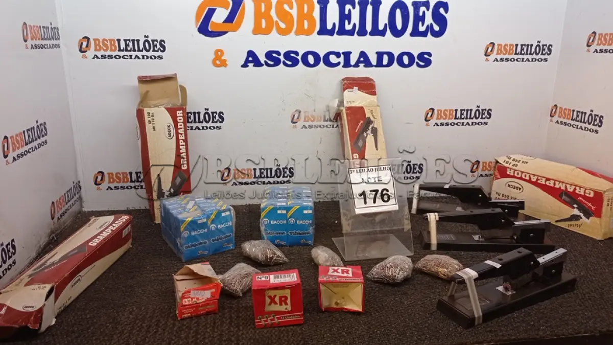 LOTE 176 - 01 LOTE COM VÁRIOS GRAMPEADORES NOVOS E GRANDE QUANTIDADE DE CLIPS E COLCHETES. (NO ESTADO) ATENÇÃO! FAZER A VISITAÇÃO ANTES DE ARREMATAR, NÃO SABEMOS SE FUNCIONA, LEILÃO NÃO TEM GARANTIA E NEM DEVOLUÇÃO, SUJEITO A POSSÍVEIS AVARIAS VISÍVEIS/OCULTAS E/OU AUSÊNCIA DE COMPONENTES.