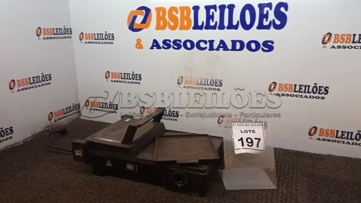 LOTE 197 - 01 GRILL ELÉTRICO MARCA BLACK & DECKER. (NO ESTADO) ATENÇÃO! FAZER A VISITAÇÃO ANTES DE ARREMATAR, NÃO SABEMOS SE FUNCIONA, LEILÃO NÃO TEM GARANTIA E NEM DEVOLUÇÃO, SUJEITO A POSSÍVEIS AVARIAS VISÍVEIS/OCULTAS E/OU AUSÊNCIA DE COMPONENTES.