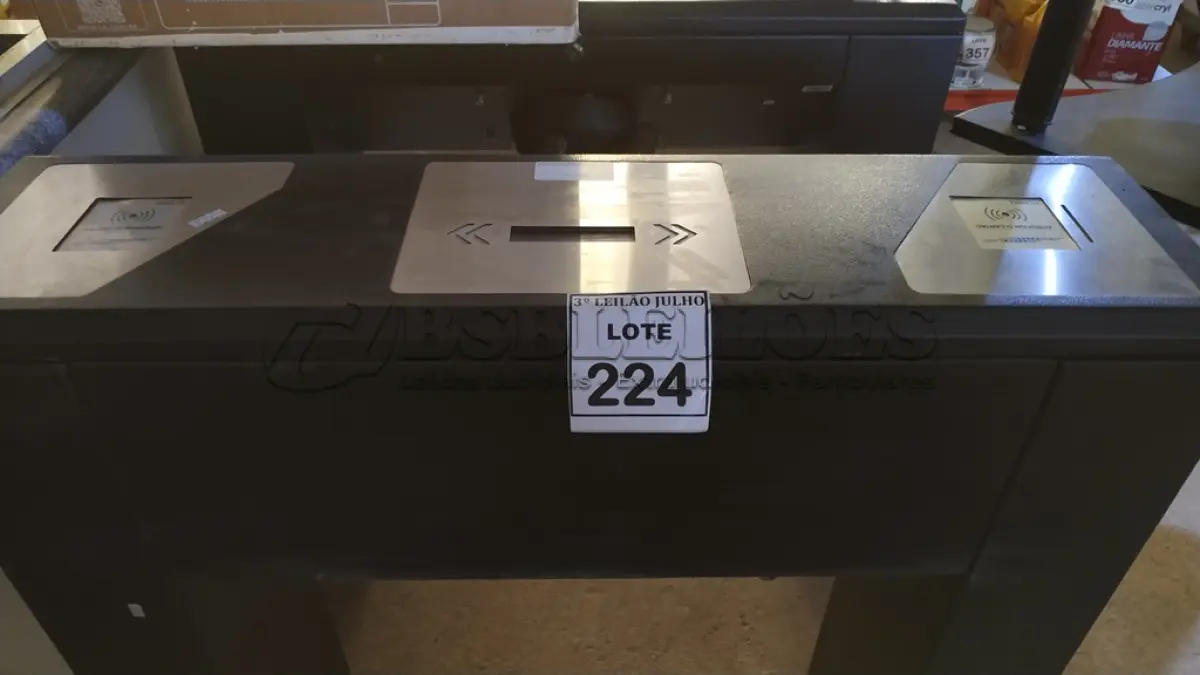 LOTE 224 - 01 CATRACA ELETRÔNICA. (NO ESTADO) ATENÇÃO! FAZER A VISITAÇÃO ANTES DE ARREMATAR, NÃO SABEMOS SE FUNCIONA, LEILÃO NÃO TEM GARANTIA E NEM DEVOLUÇÃO, SUJEITO A POSSÍVEIS AVARIAS VISÍVEIS/OCULTAS E/OU AUSÊNCIA DE COMPONENTES.