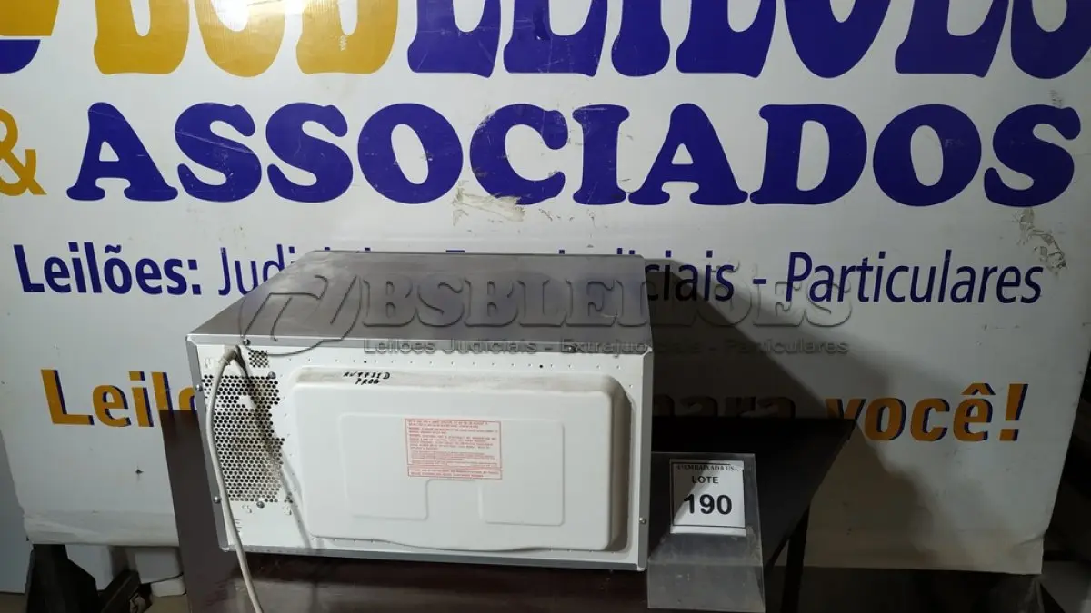 LOTE 190 - 01 MICRO-ONDAS PANASONIC 120V. (NO ESTADO EM QUE SE ENCONTRA. SUJEITO A AVARIAS OCULTAS/VISÍVEIS.) AV9731D
