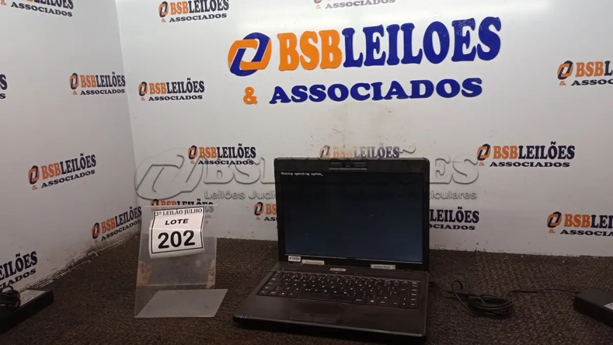 LOTE 202 - 01 NOTEBOOK MARCA VECTOR COM FONTE.  (NO ESTADO) ATENÇÃO! FAZER A VISITAÇÃO ANTES DE ARREMATAR, NÃO SABEMOS SE FUNCIONA. LEILÃO NÃO TEM GARANTIA E NEM DEVOLUÇÃO, SUJEITO A POSSÍVEIS AVARIAS VISÍVEIS/OCULTAS E/OU AUSÊNCIA DE COMPONENTES.