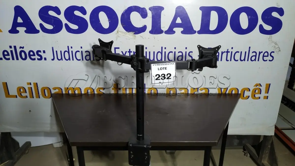 LOTE 232 - 01 SUPORTE DUPLO PARA MONITORES. (NO ESTADO EM QUE SE ENCONTRA. SUJEITO A AVARIAS OCULTAS/VISÍVEIS.)