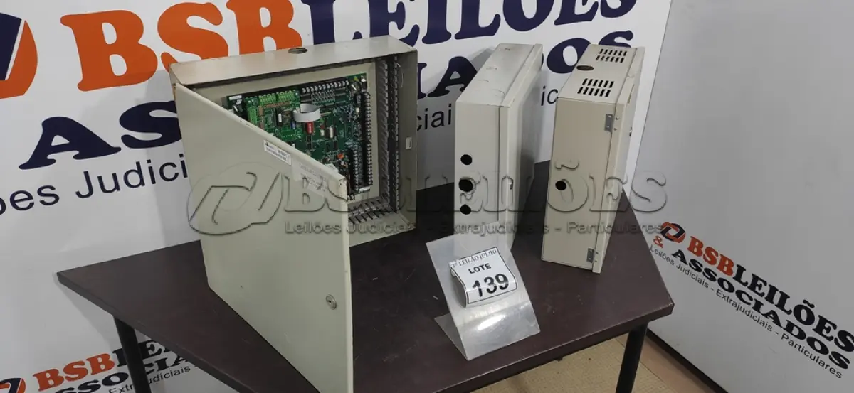 LOTE 139 - 03 QUADROS DE DISTRIBUIÇÃO. (NO ESTADO) ATENÇÃO! FAZER A VISITAÇÃO ANTES DE ARREMATAR, NÃO SABEMOS SE FUNCIONA, LEILÃO NÃO TEM GARANTIA E NEM DEVOLUÇÃO, SUJEITO A POSSÍVEIS AVARIAS VISÍVEIS/OCULTAS E/OU AUSÊNCIA DE COMPONENTES.