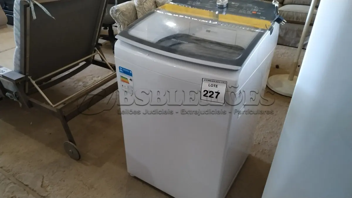 LOTE 227 - 01 MÁQUINA DE LAVAR ROUPAS BRASTEMP 12KG 220V. (NO ESTADO EM QUE SE ENCONTRA. SUJEITO A AVARIAS OCULTAS/VISÍVEIS.)  BF8668C