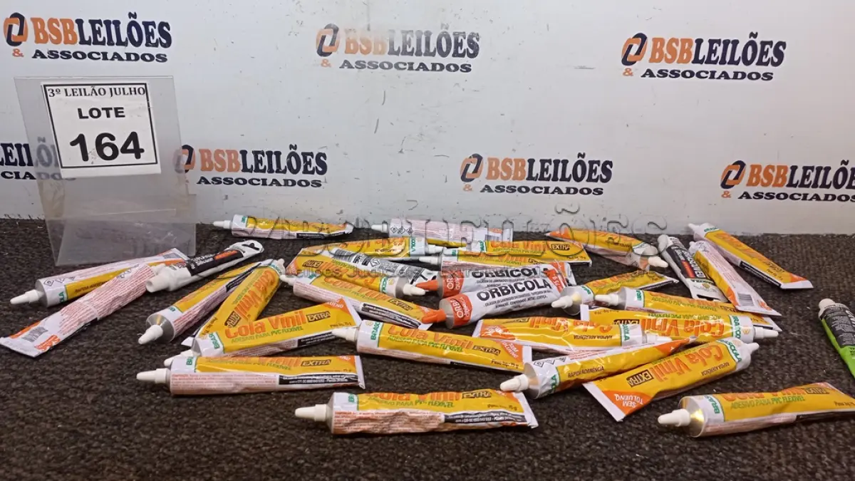 LOTE 164 - 01 LOTE COM VÁRIOS SELANTES SILICONE E COLA DE CONTATO UNIVERSAL. (NO ESTADO) ATENÇÃO! FAZER A VISITAÇÃO ANTES DE ARREMATAR, NÃO SABEMOS SE FUNCIONA, LEILÃO NÃO TEM GARANTIA E NEM DEVOLUÇÃO, SUJEITO A POSSÍVEIS AVARIAS VISÍVEIS/OCULTAS E/OU AUSÊNCIA DE COMPONENTES.