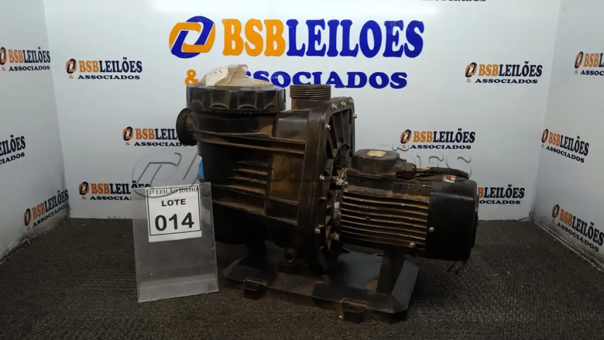 LOTE 014 - 01 BOMBA COM PRÉ FILTRO DE PISCINA. (NO ESTADO) ATENÇÃO! FAZER A VISITAÇÃO ANTES DE ARREMATAR, NÃO SABEMOS SE FUNCIONA, LEILÃO NÃO TEM GARANTIA E NEM DEVOLUÇÃO, SUJEITO A POSSÍVEIS AVARIAS VISÍVEIS/OCULTAS E/OU AUSÊNCIA DE COMPONENTES.
