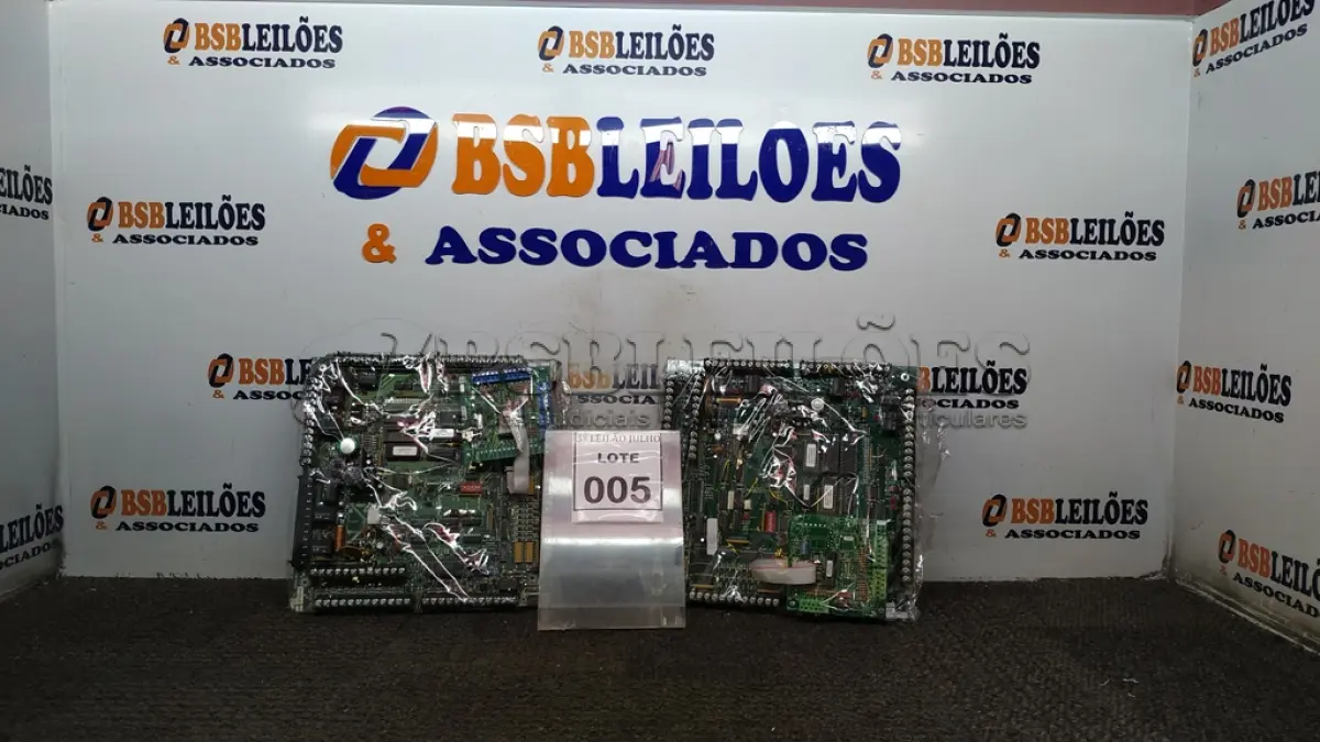 LOTE 005 - 02 PLACAS MÃE. (NO ESTADO) ATENÇÃO! FAZER A VISITAÇÃO ANTES DE ARREMATAR, NÃO SABEMOS SE FUNCIONA, LEILÃO NÃO TEM GARANTIA E NEM DEVOLUÇÃO, SUJEITO A POSSÍVEIS AVARIAS VISÍVEIS/OCULTAS E/OU AUSÊNCIA DE COMPONENTES.