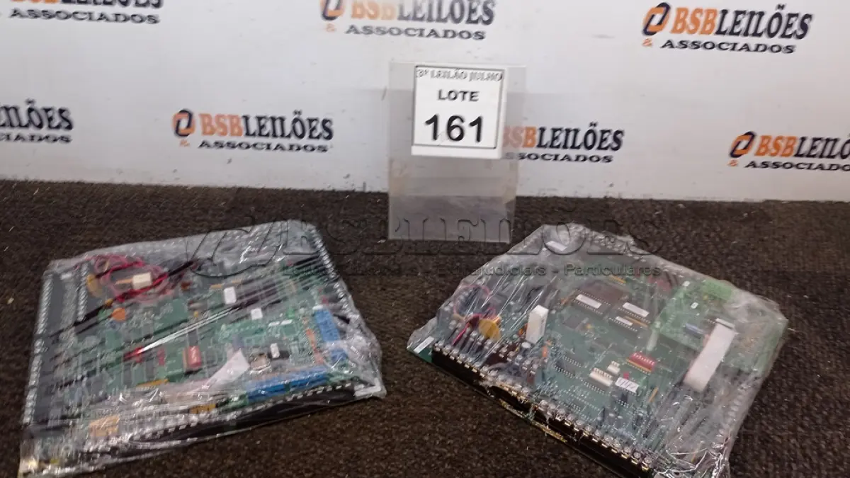 LOTE 161 - 02 PLACAS MÃE. (NO ESTADO) ATENÇÃO! FAZER A VISITAÇÃO ANTES DE ARREMATAR, NÃO SABEMOS SE FUNCIONA, LEILÃO NÃO TEM GARANTIA E NEM DEVOLUÇÃO, SUJEITO A POSSÍVEIS AVARIAS VISÍVEIS/OCULTAS E/OU AUSÊNCIA DE COMPONENTES.