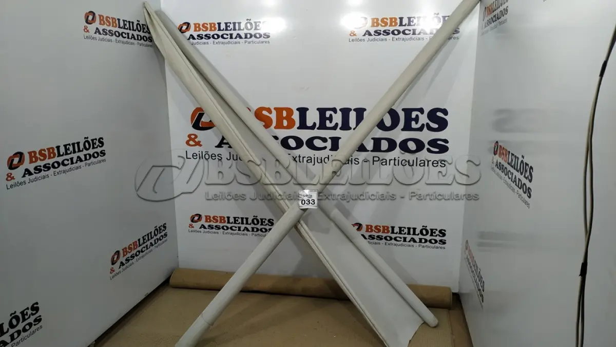 LOTE 033 - 02 PERSIANAS BLACKOUT NA COR BRANCO GELO. (NO ESTADO) ATENÇÃO! FAZER A VISITAÇÃO ANTES DE ARREMATAR, NÃO SABEMOS SE FUNCIONA, LEILÃO NÃO TEM GARANTIA E NEM DEVOLUÇÃO, SUJEITO A POSSÍVEIS AVARIAS VISÍVEIS/OCULTAS E/OU AUSÊNCIA DE COMPONENTES.