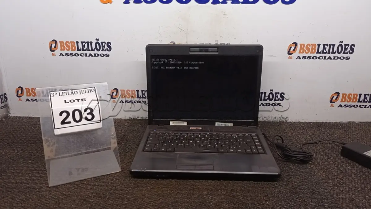 LOTE 203 - 01 NOTEBOOK MARCA VECTOR COM FONTE.  (NO ESTADO) ATENÇÃO! FAZER A VISITAÇÃO ANTES DE ARREMATAR, NÃO SABEMOS SE FUNCIONA. LEILÃO NÃO TEM GARANTIA E NEM DEVOLUÇÃO, SUJEITO A POSSÍVEIS AVARIAS VISÍVEIS/OCULTAS E/OU AUSÊNCIA DE COMPONENTES.