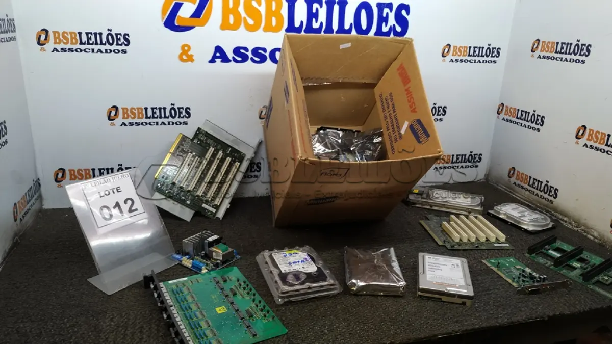 LOTE 012 - 01 LOTE COM VÁRIAS PLACAS MÃE E HD DE SERVIDOR. (NO ESTADO) ATENÇÃO! FAZER A VISITAÇÃO ANTES DE ARREMATAR, NÃO SABEMOS SE FUNCIONA, LEILÃO NÃO TEM GARANTIA E NEM DEVOLUÇÃO, SUJEITO A POSSÍVEIS AVARIAS VISÍVEIS/OCULTAS E/OU AUSÊNCIA DE COMPONENTES.