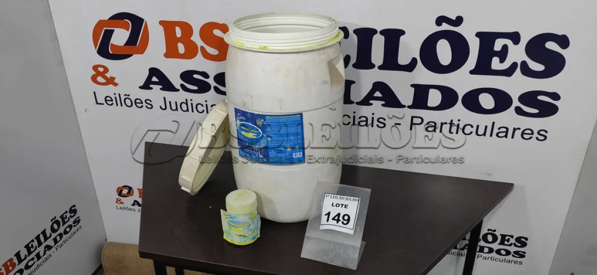 LOTE 149 - 01 TAMBOR COM 45KG DE CLORO EM PASTILHA. (NO ESTADO) ATENÇÃO! FAZER A VISITAÇÃO ANTES DE ARREMATAR, NÃO SABEMOS SE FUNCIONA, LEILÃO NÃO TEM GARANTIA E NEM DEVOLUÇÃO, SUJEITO A POSSÍVEIS AVARIAS VISÍVEIS/OCULTAS E/OU AUSÊNCIA DE COMPONENTES.