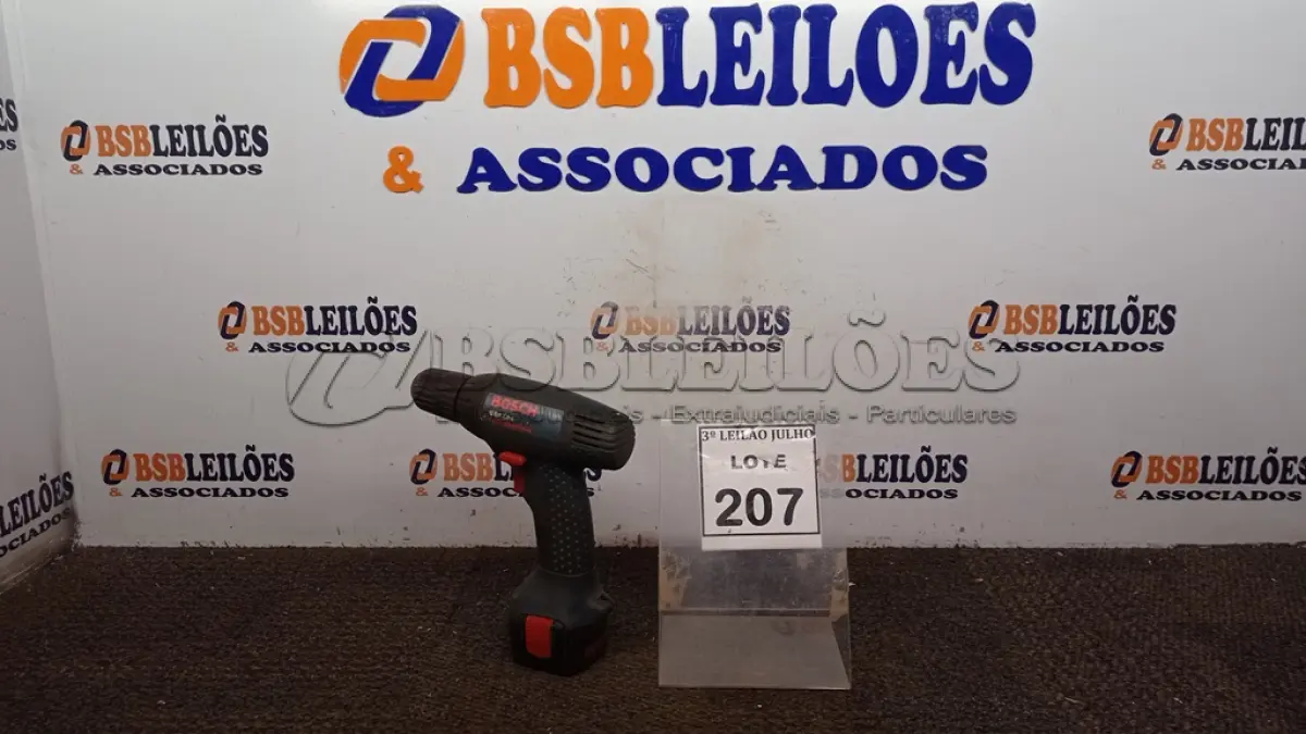 LOTE 207 - 01 PARAFUSADEIRA GSR 7,2-1 MARCA BOSCH. (NO ESTADO) ATENÇÃO! FAZER A VISITAÇÃO ANTES DE ARREMATAR, NÃO SABEMOS SE FUNCIONA, LEILÃO NÃO TEM GARANTIA E NEM DEVOLUÇÃO, SUJEITO A POSSÍVEIS AVARIAS VISÍVEIS/OCULTAS E/OU AUSÊNCIA DE COMPONENTES.