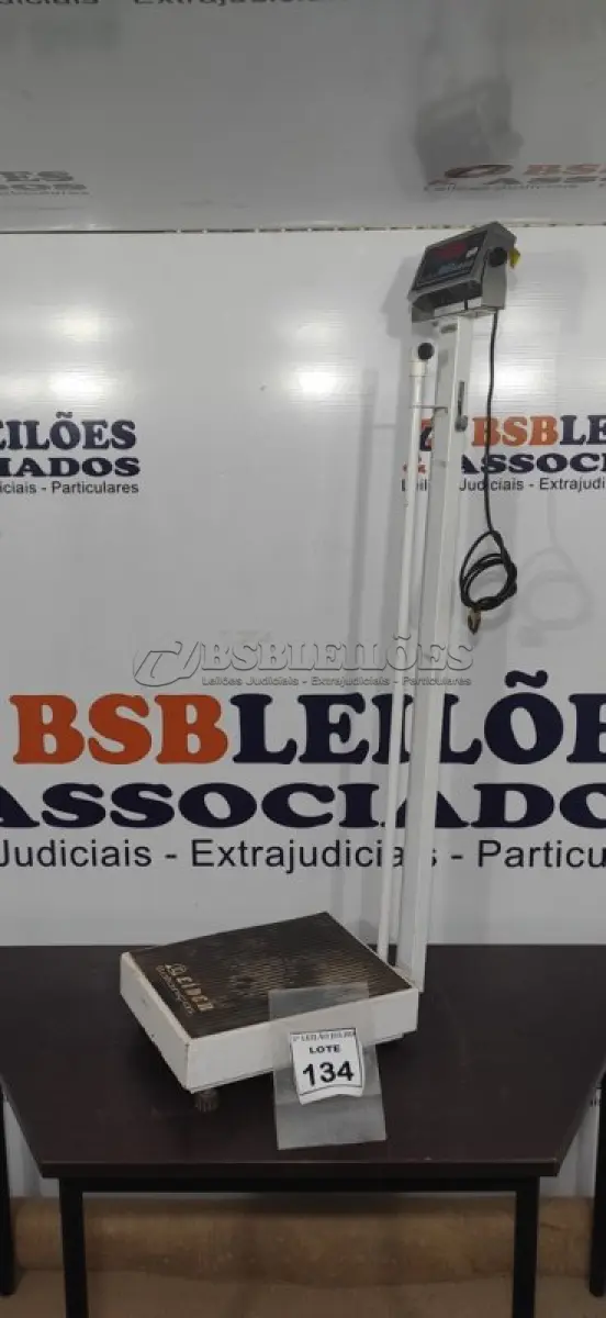 LOTE 134 - 01 BALANÇA CORPORAL MARCA LÍDER. (NO ESTADO) ATENÇÃO! FAZER A VISITAÇÃO ANTES DE ARREMATAR, NÃO SABEMOS SE FUNCIONA, LEILÃO NÃO TEM GARANTIA E NEM DEVOLUÇÃO, SUJEITO A POSSÍVEIS AVARIAS VISÍVEIS/OCULTAS E/OU AUSÊNCIA DE COMPONENTES.