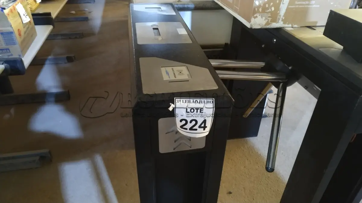 LOTE 224 - 01 CATRACA ELETRÔNICA. (NO ESTADO) ATENÇÃO! FAZER A VISITAÇÃO ANTES DE ARREMATAR, NÃO SABEMOS SE FUNCIONA, LEILÃO NÃO TEM GARANTIA E NEM DEVOLUÇÃO, SUJEITO A POSSÍVEIS AVARIAS VISÍVEIS/OCULTAS E/OU AUSÊNCIA DE COMPONENTES.