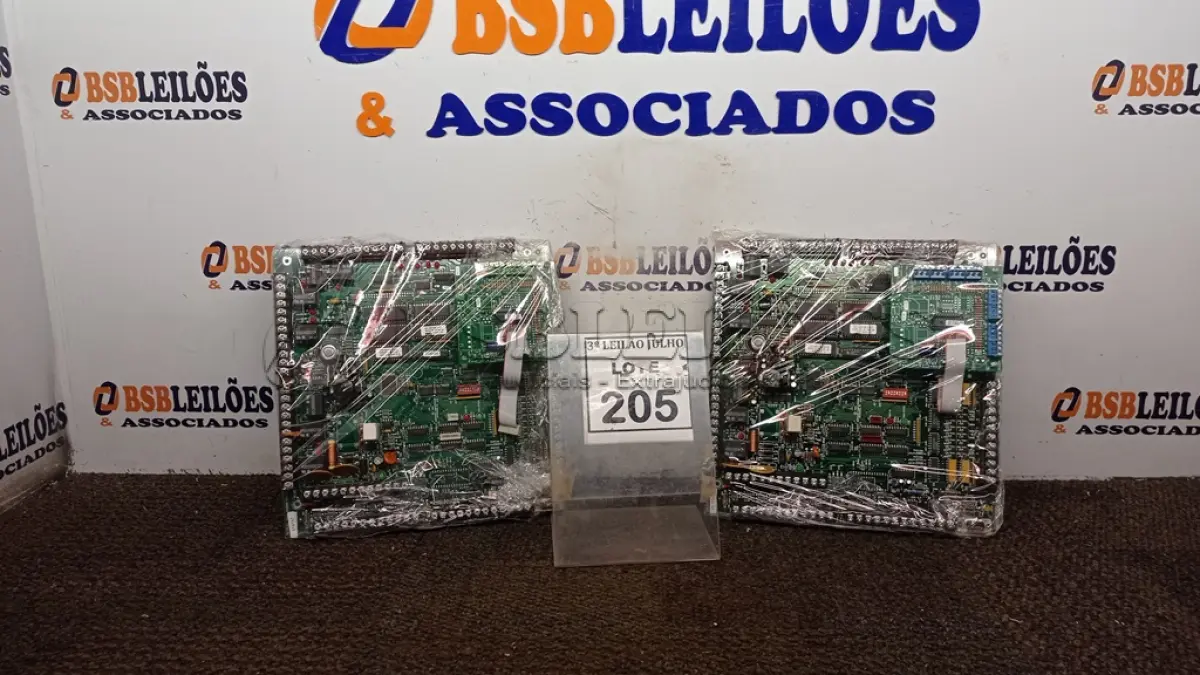 LOTE 205 - 02 PLACAS MÃE. (NO ESTADO) ATENÇÃO! FAZER A VISITAÇÃO ANTES DE ARREMATAR, NÃO SABEMOS SE FUNCIONA, LEILÃO NÃO TEM GARANTIA E NEM DEVOLUÇÃO, SUJEITO A POSSÍVEIS AVARIAS VISÍVEIS/OCULTAS E/OU AUSÊNCIA DE COMPONENTES.
