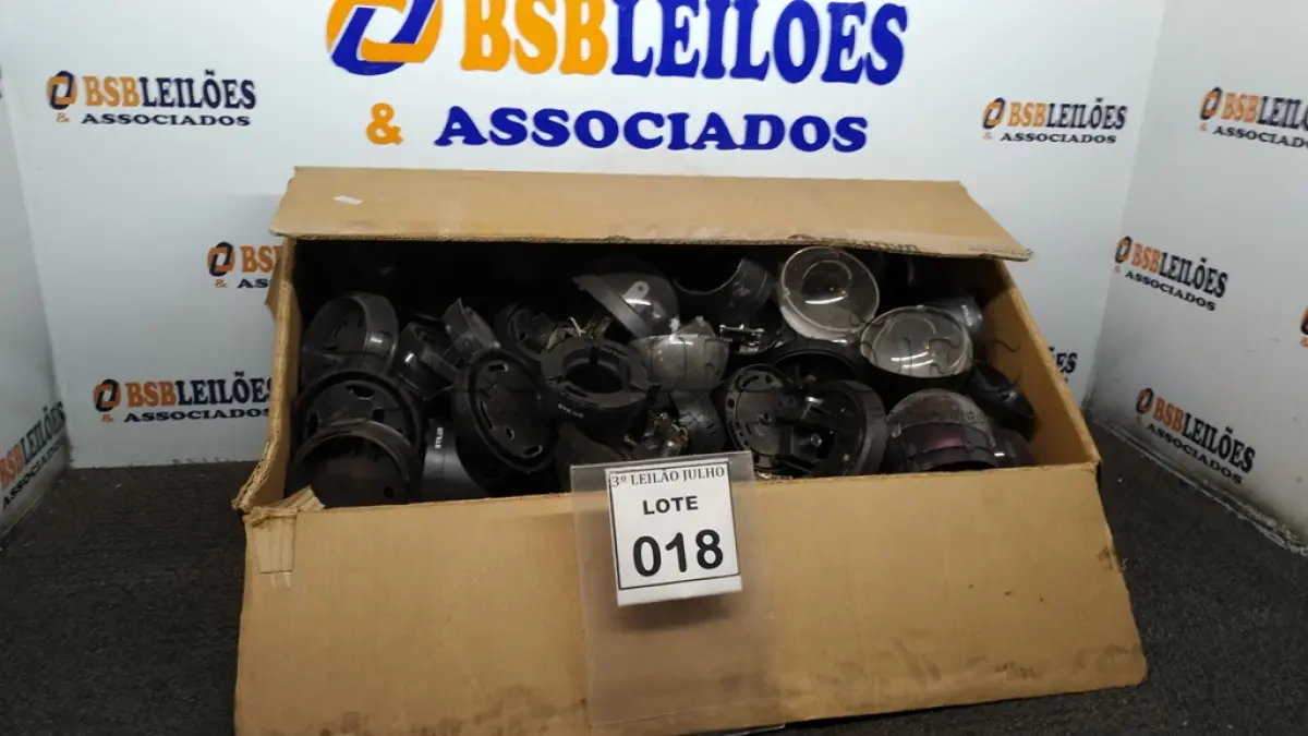 LOTE 018 - 01 LOTE COM GRANDE QUANTIDADE DE ACESSÓRIOS PARA CÂMERAS DE MONITORAMENTO. (NO ESTADO) ATENÇÃO! FAZER A VISITAÇÃO ANTES DE ARREMATAR, NÃO SABEMOS SE FUNCIONA, LEILÃO NÃO TEM GARANTIA E NEM DEVOLUÇÃO, SUJEITO A POSSÍVEIS AVARIAS VISÍVEIS/OCULTAS E/OU AUSÊNCIA DE COMPONENTES.