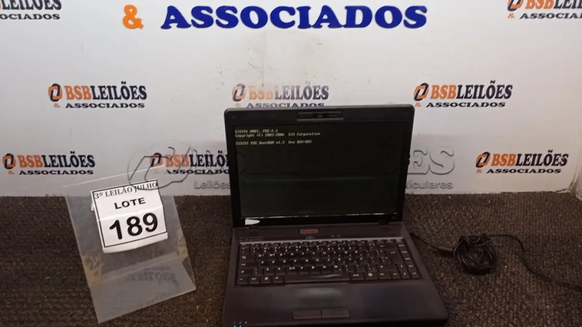 LOTE 189 - 01 NOTEBOOK MARCA VECTOR COM FONTE.  (NO ESTADO) ATENÇÃO! FAZER A VISITAÇÃO ANTES DE ARREMATAR, NÃO SABEMOS SE FUNCIONA. LEILÃO NÃO TEM GARANTIA E NEM DEVOLUÇÃO, SUJEITO A POSSÍVEIS AVARIAS VISÍVEIS/OCULTAS E/OU AUSÊNCIA DE COMPONENTES.